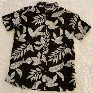 Boy’s XL Black and White Leaf Print Short Sleeved Shirt